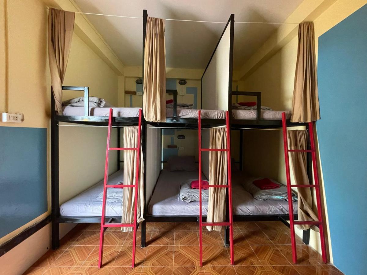 Over The Moon Hostel Ban Houayxay Eksteriør billede