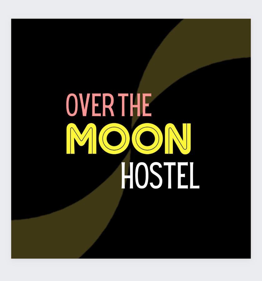 Over The Moon Hostel Ban Houayxay Eksteriør billede