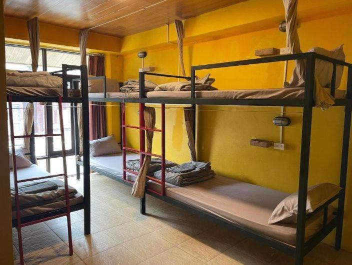 Over The Moon Hostel Ban Houayxay Eksteriør billede
